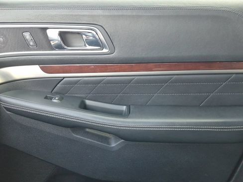 Used 2018 Ford Explorer Platinum AWD/4WD image 29
