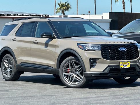 New 2026 Ford Explorer ST-Line w/ ST-Line Street Pack AWD/4WD image 2