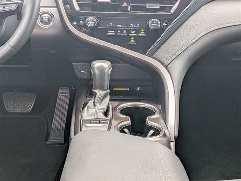 Used 2024 Toyota Camry SE w/ Cold Weather Package image 21