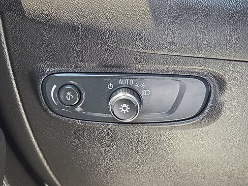 Used 2023 Chevrolet Equinox LT FWD image 25