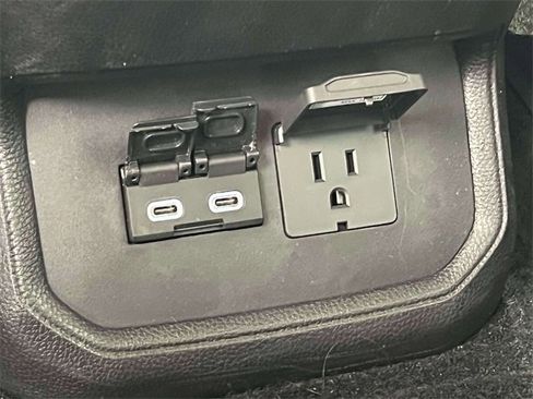 Certified 2025 Toyota Highlander Limited image 19