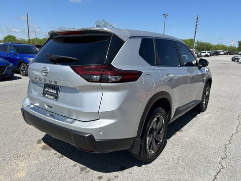 Used 2025 Nissan Rogue SV image 6