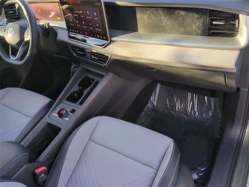 New 2026 Volkswagen Tiguan SE R-Line AWD/4WD image 19