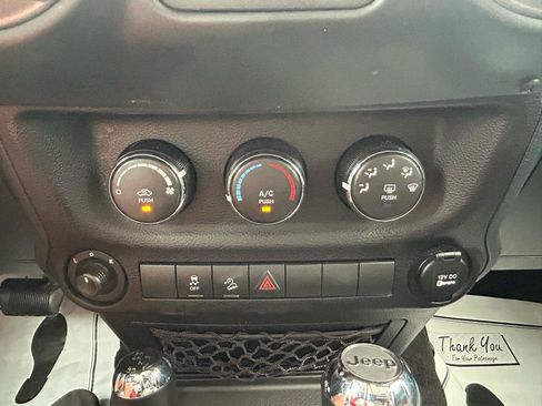 Used 2017 Jeep Wrangler Sport w/ Quick Order Package 24S AWD/4WD image 20