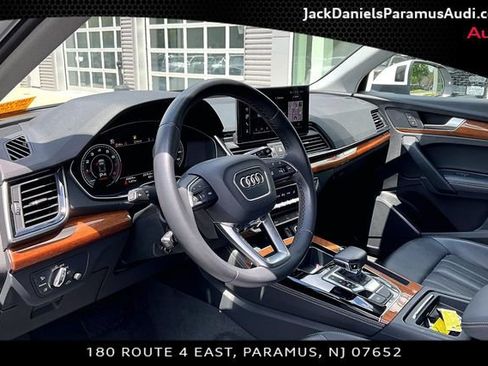 Used 2022 Audi Q5 2.0T Premium Plus w/ Premium Plus Package AWD/4WD image 11