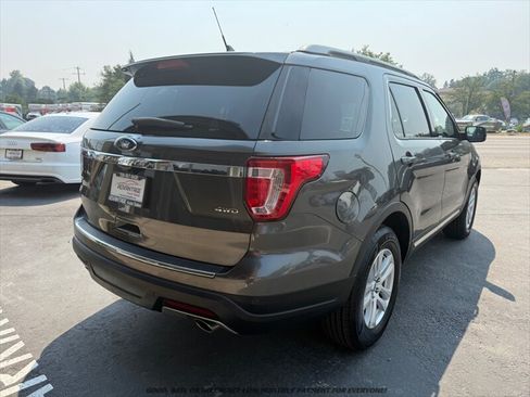 Used 2018 Ford Explorer XLT w/ Equipment Group 201A AWD/4WD image 7