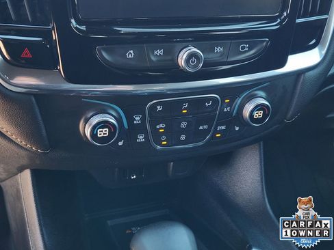 Used 2023 Chevrolet Traverse LT w/ Rear Camera Mirror Package image 23
