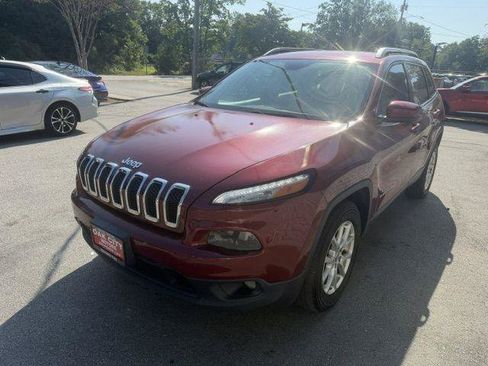 Used 2014 Jeep Cherokee Latitude w/ Comfort/Convenience Group AWD/4WD image 2