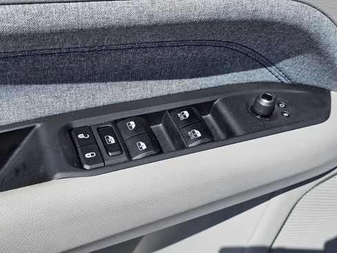 Used 2023 Jeep Compass Latitude w/ Convenience Group image 16