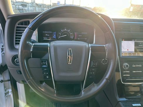 Used 2017 Lincoln Navigator Select RWD image 24