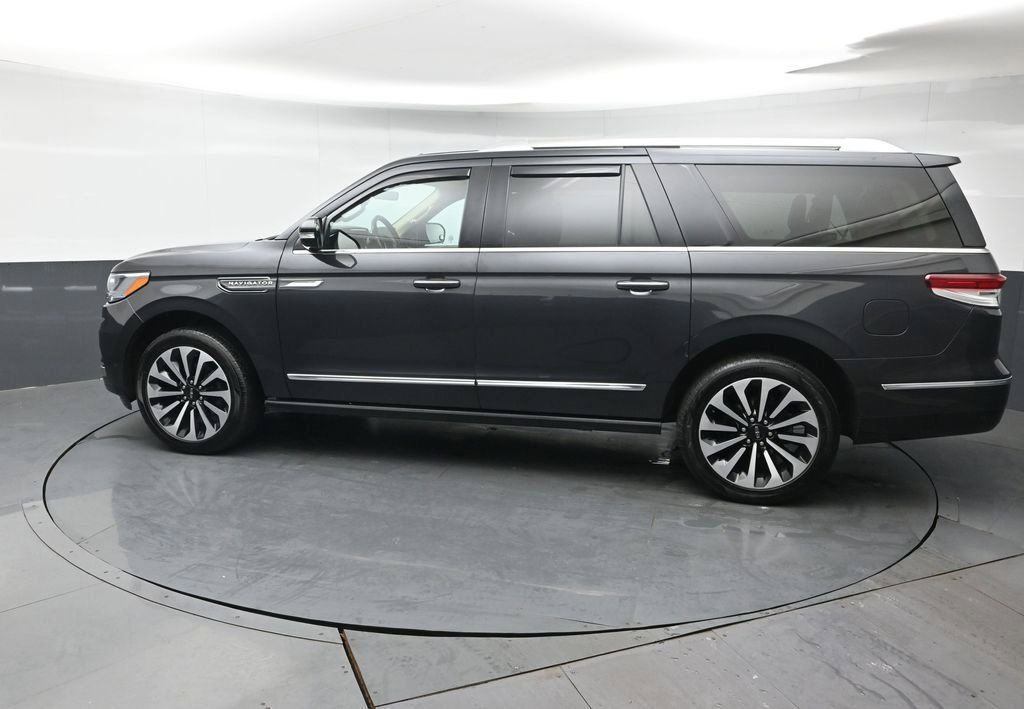 Used 2022 Lincoln Navigator L Reserve AWD/4WD image 4