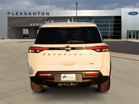 Used 2022 Nissan Pathfinder S image 4