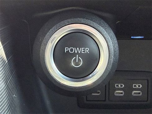 Certified 2024 Toyota Venza XLE image 21