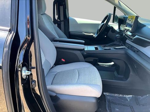 Certified 2025 Toyota Sienna LE FWD image 8