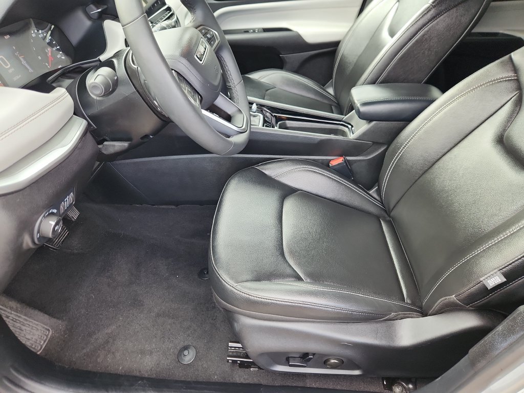 Used 2025 Jeep Compass Limited AWD/4WD image 7