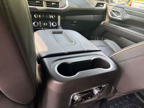 Certified 2023 GMC Yukon SLT w/ SLT Luxury Package AWD/4WD image 25