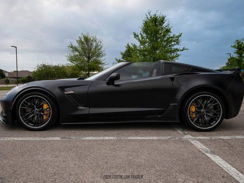 Used 2016 Chevrolet Corvette Z06 w/ 3LZ Preferred Equipment Group RWD image 3