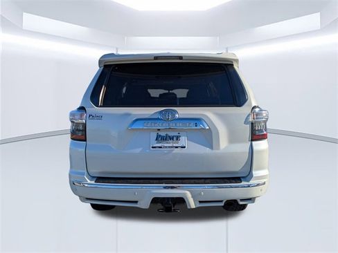 Used 2018 Toyota 4Runner SR5 image 6