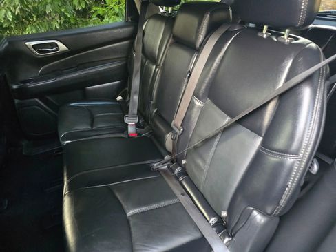 Used 2020 Nissan Pathfinder SL image 17