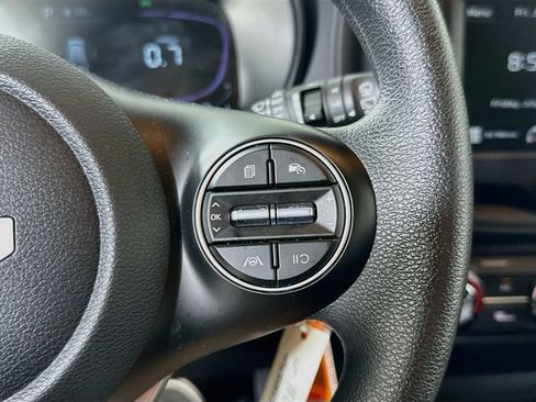Used 2025 Kia Soul LX w/ LX Technology Package FWD image 23