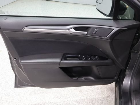 Used 2016 Ford Fusion SE FWD image 13