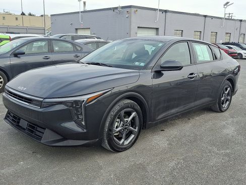 Used 2025 Kia K4 LXS image 3