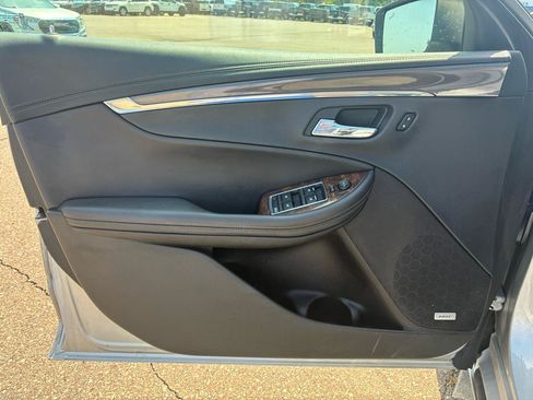 Used 2014 Chevrolet Impala LT FWD image 14