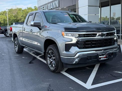 Used 2024 Chevrolet Silverado 1500 LT w/ Z71 Off-Road Package AWD/4WD image 2