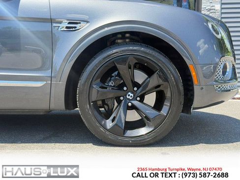 Used 2017 Bentley Bentayga AWD/4WD image 24