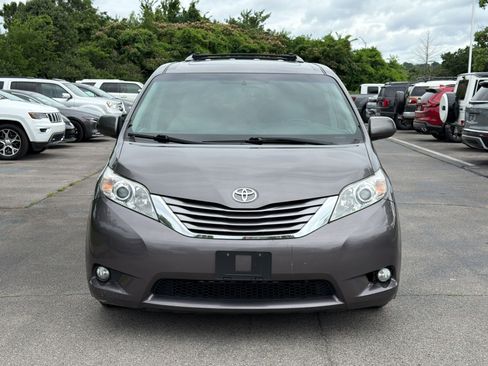Used 2016 Toyota Sienna XLE FWD image 6