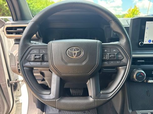 Used 2026 Toyota Tacoma SR AWD/4WD image 25