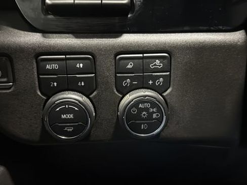 Used 2023 Chevrolet Silverado 1500 High Country w/ Technology Package image 19