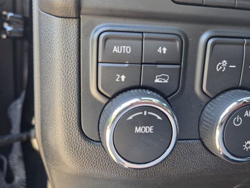 Used 2025 Chevrolet Suburban LT AWD/4WD image 35