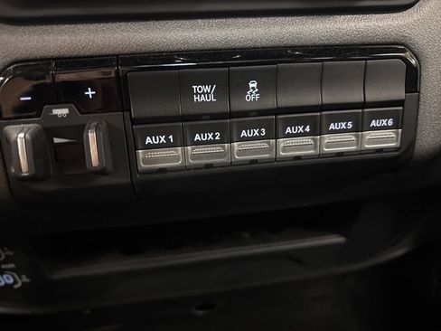 Used 2024 RAM 2500 Tradesman w/ Chrome Appearance Group AWD/4WD image 16