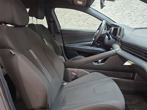 Used 2025 Hyundai Elantra Sport image 14
