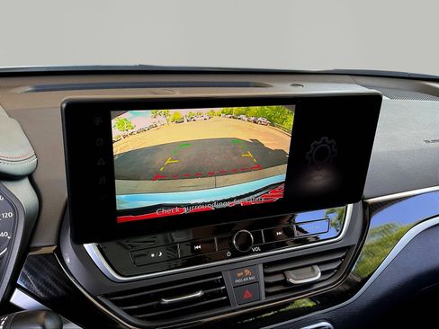 Used 2024 Nissan Altima 2.5 SR w/ SR Premium Package FWD image 14