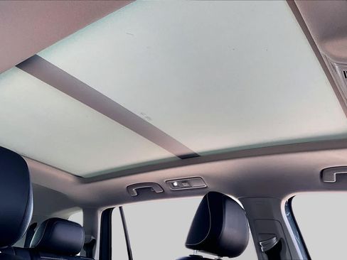 Used 2023 Volkswagen Tiguan SE w/ Panoramic Sunroof Package FWD image 13