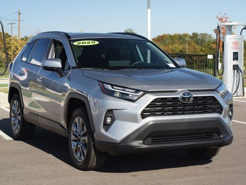 Used 2025 Toyota RAV4 XLE Premium image 2