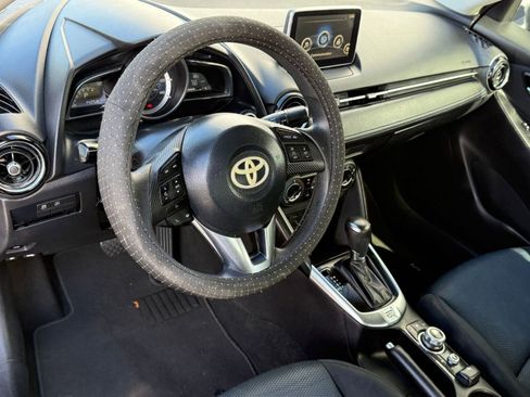 Used 2017 Toyota Yaris iA image 4