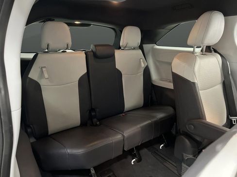 Used 2024 Toyota Sienna XSE image 33