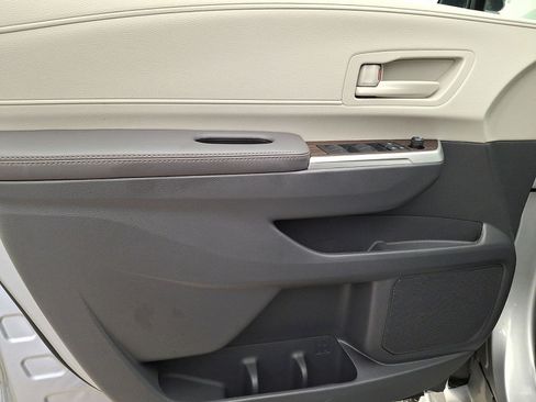 Used 2024 Toyota Sienna LE FWD image 13