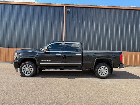 Used 2019 GMC Sierra 2500 Denali AWD/4WD image 3