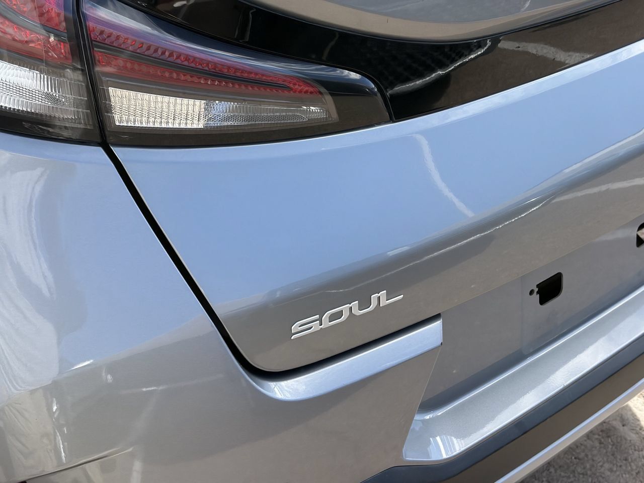 Certified 2025 Kia Soul LX w/ LX Technology Package FWD image 9