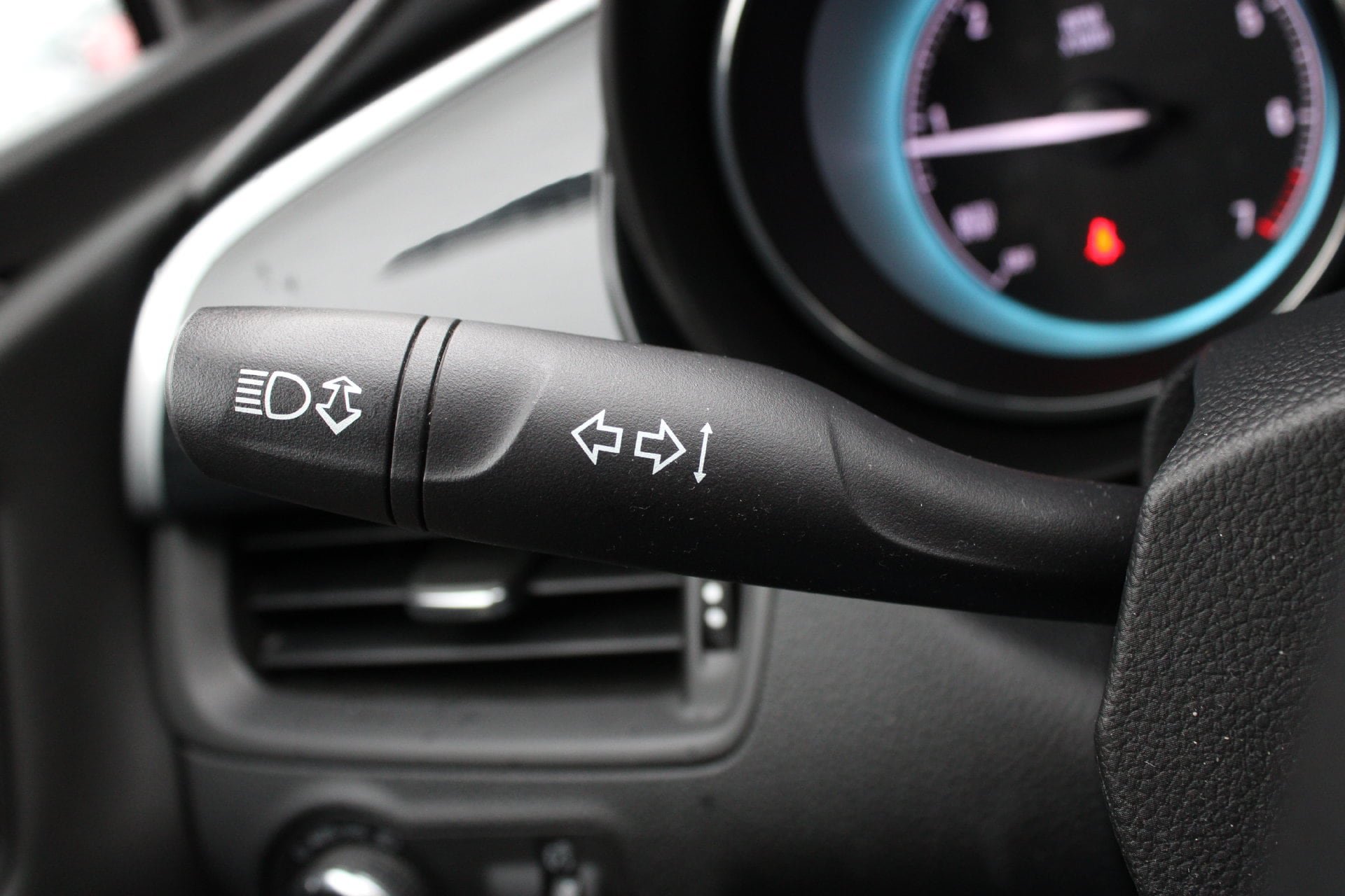 Used 2018 Buick Envision Essence FWD image 31