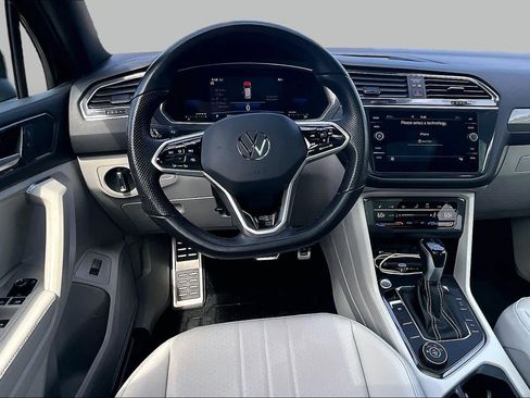 Used 2022 Volkswagen Tiguan SE R-Line AWD/4WD image 5