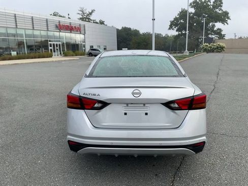 Used 2025 Nissan Altima 2.5 SV FWD image 5
