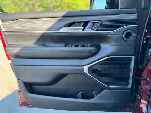 Used 2024 Jeep Wagoneer Series II w/ Flexible Seating Group image 24