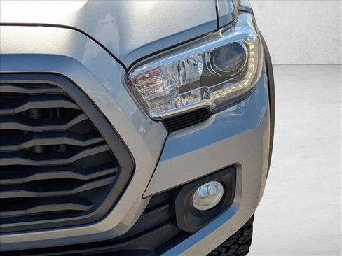 Used 2021 Toyota Tacoma TRD Off-Road w/ Technology Package image 9