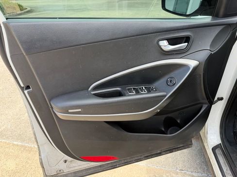 Used 2017 Hyundai Santa Fe SE w/ SE Premium Package 02 FWD image 6