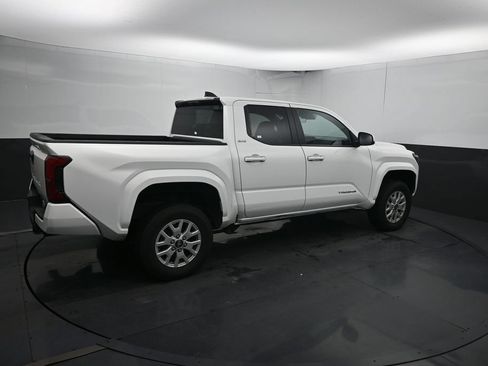 Used 2024 Toyota Tacoma SR5 AWD/4WD image 12